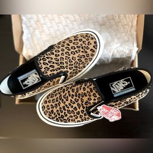 Unisex Vans slip on (women’s size 7.5) Leopard Print